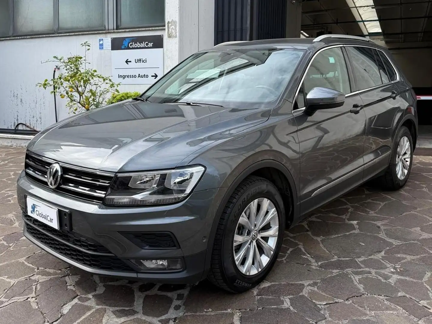 Volkswagen Tiguan Tiguan II 2016 2.0 tdi Business 150cv dsg Grigio - 1