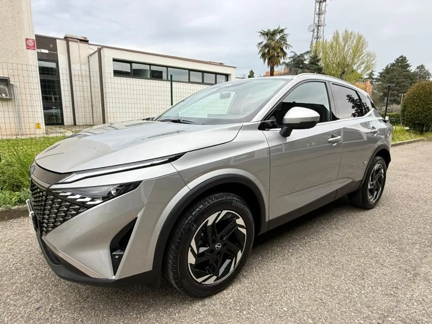 Nissan Qashqai MHEV 140 CV N-Connecta NAVI - LED - ACC - PROPILOT Silber - 2