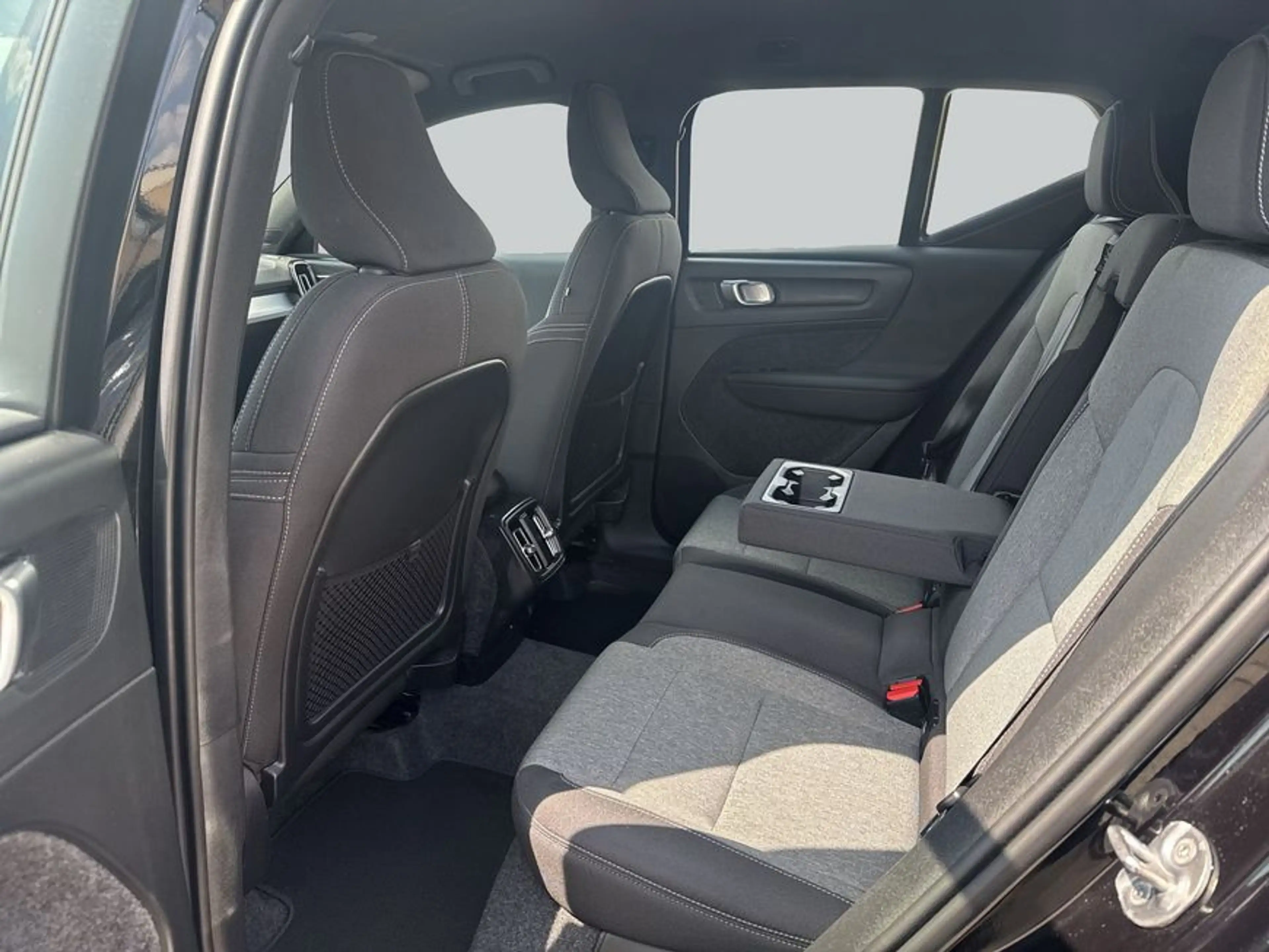Volvo XC40 XC40 B3 DKG Plus Black-Edition DKG 360° Pilot BLIS — photo 11