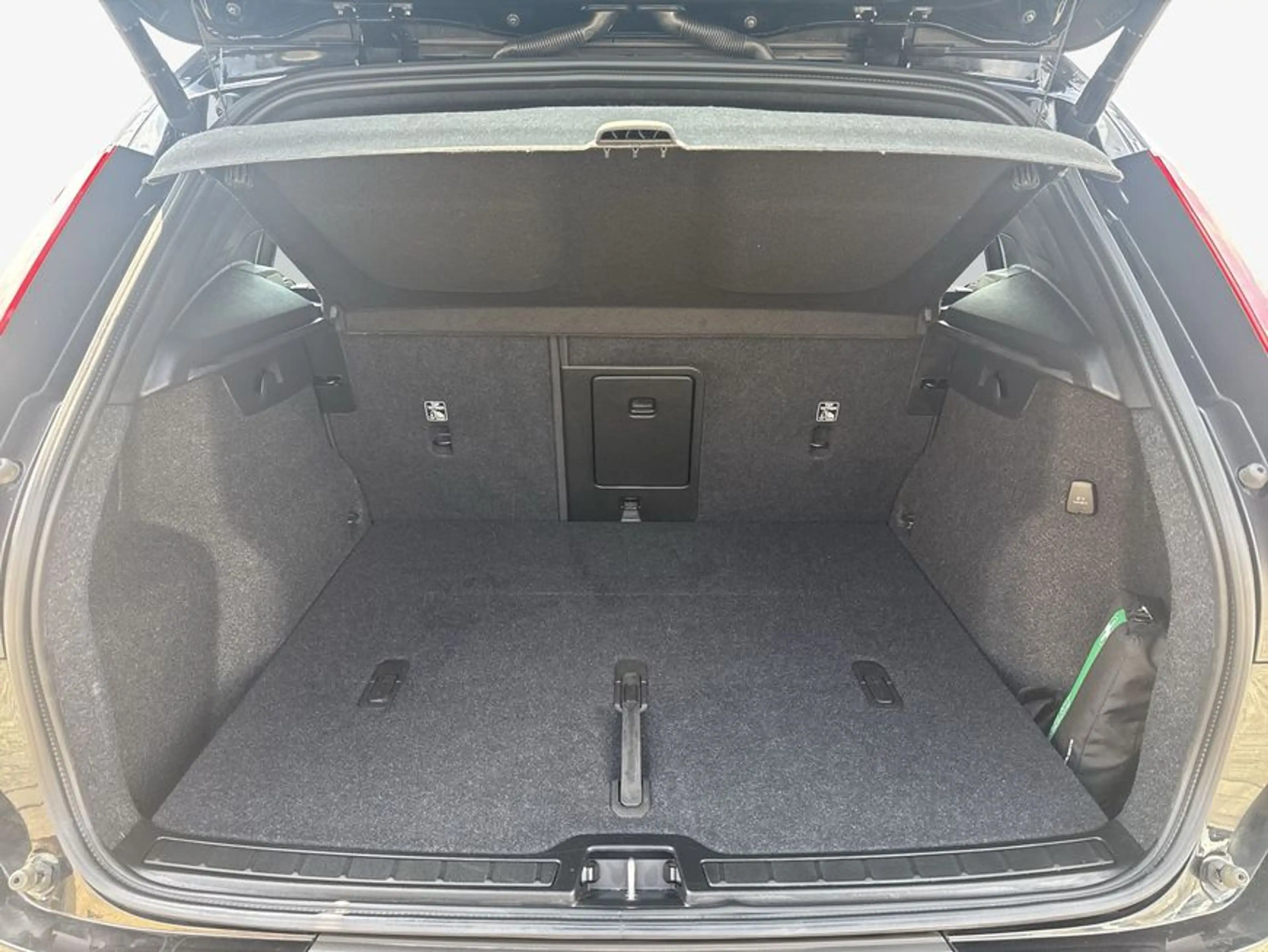 Volvo XC40 XC40 B3 DKG Plus Black-Edition DKG 360° Pilot BLIS — photo 8