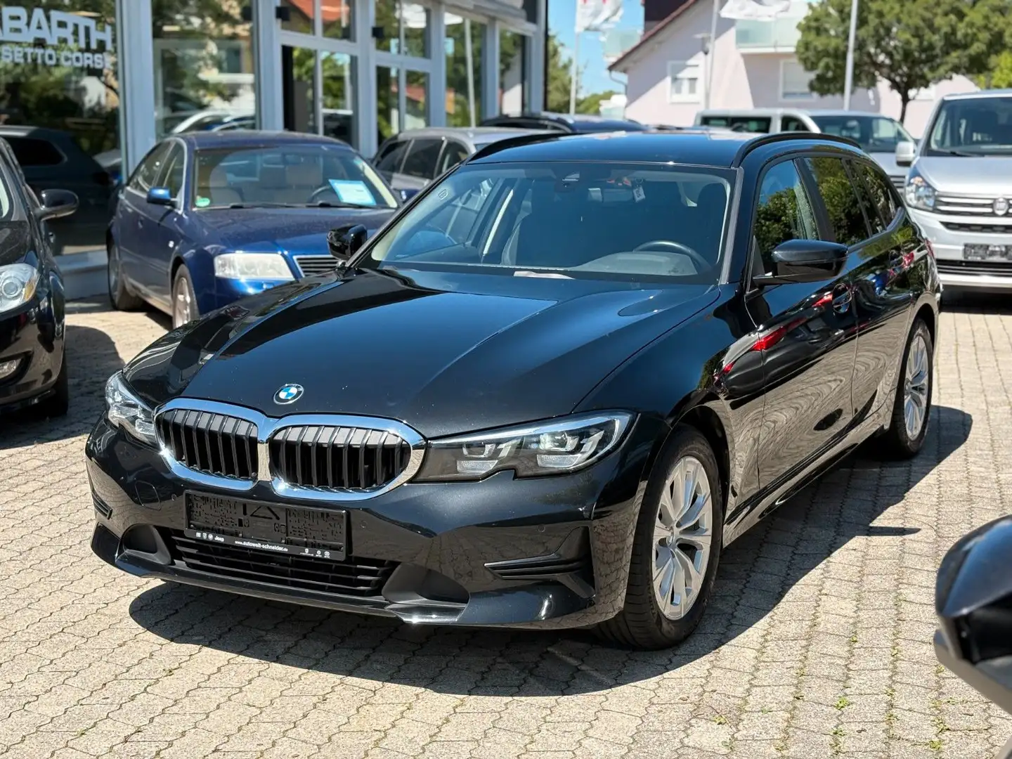 BMW 320 Baureihe 3 Touring 320 d xDrive Advantage Schwarz - 1