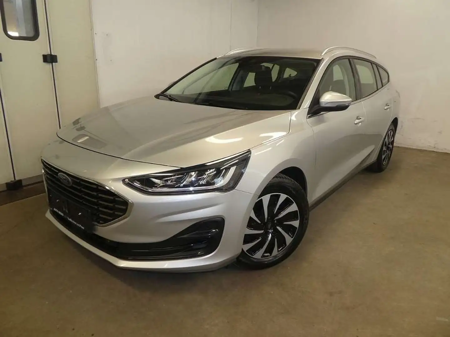 Ford Focus Turnier 1,5 EcoBlue Titanium, LED, Navi, Sitzhe... Silber - 1