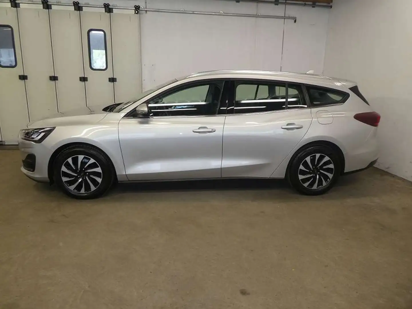 Ford Focus Turnier 1,5 EcoBlue Titanium, LED, Navi, Sitzhe... Silber - 2