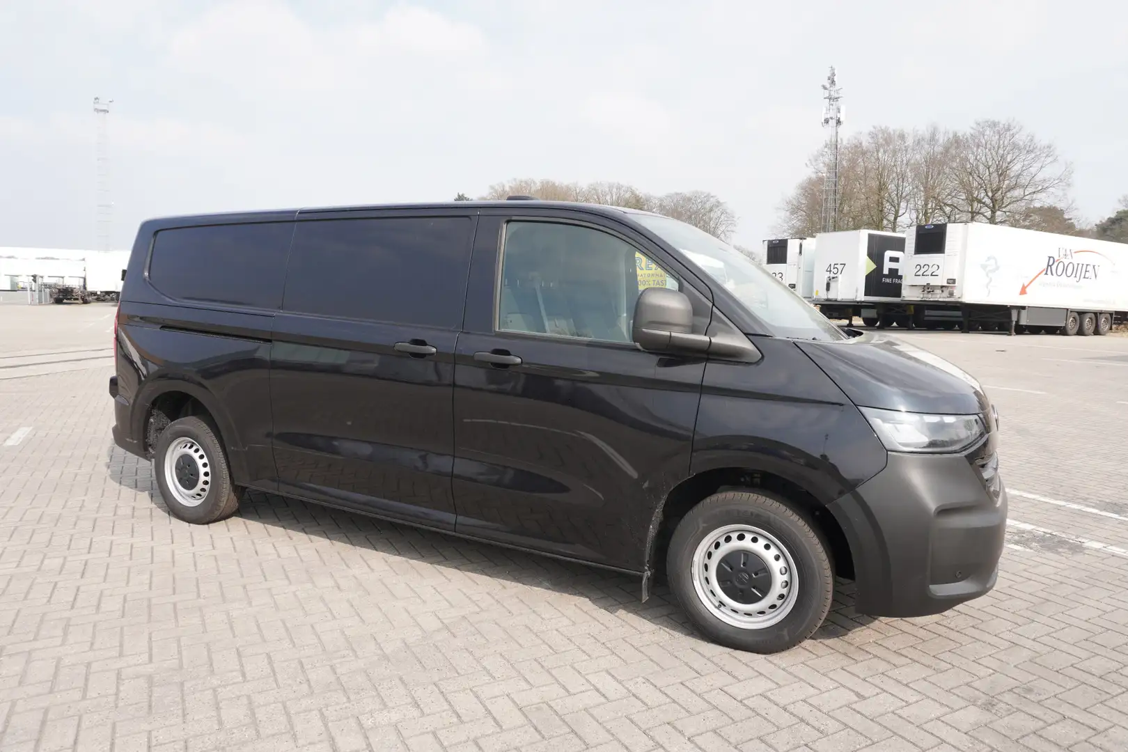 Volkswagen Transporter 2.0 TDI L2H1 30 Life 2.0 TDI L2H1 30 Life 150 pk, Schwarz - 2
