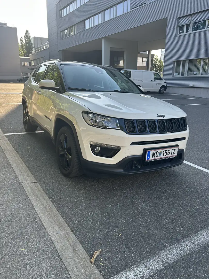 Jeep Compass 1,4 MultiAir Night Eagle FWD 6MT 140 Weiß - 1