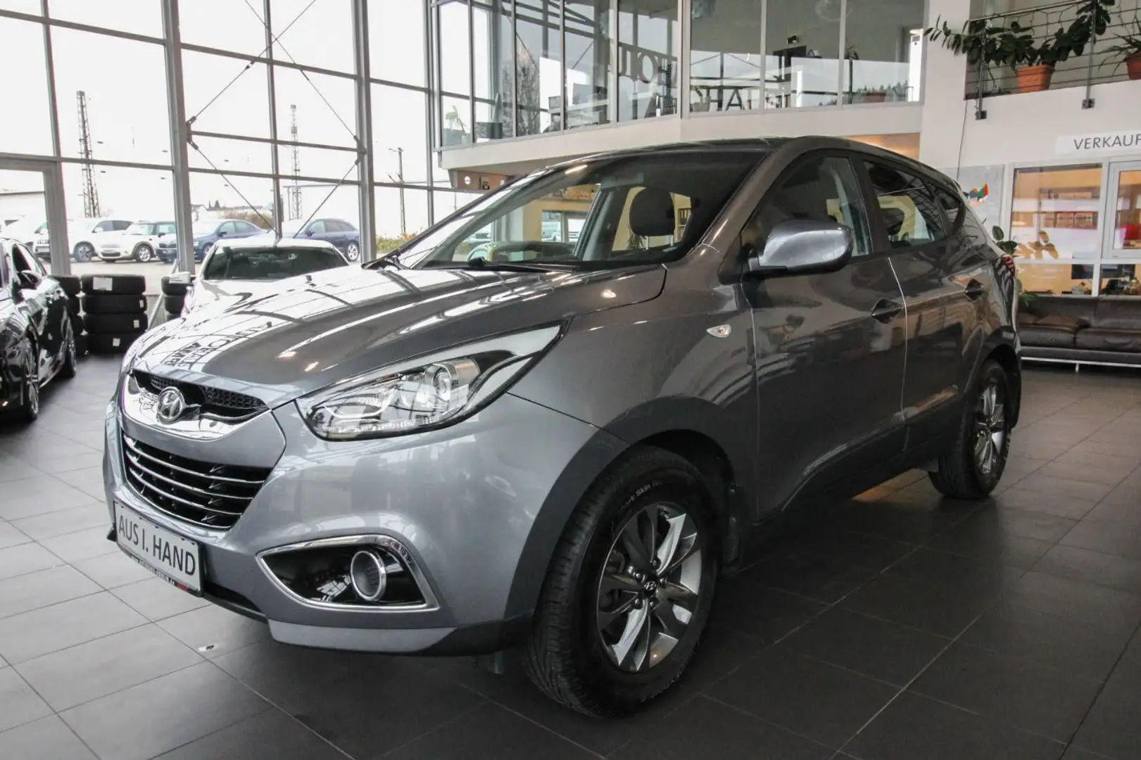 Hyundai iX35 1.6 Comfort/Einparkhilfe/Anhängerk/1. Hand Grijs - 1