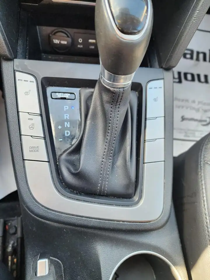 Hyundai ELANTRA снимка Hyundai ELANTRA