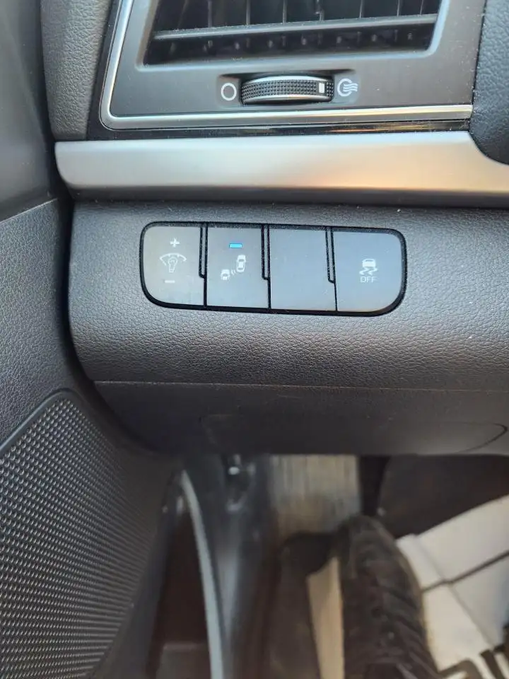 Hyundai ELANTRA снимка Hyundai ELANTRA