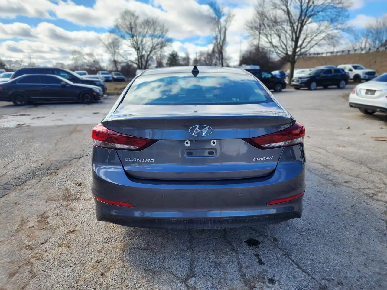 Hyundai ELANTRA снимка Hyundai ELANTRA