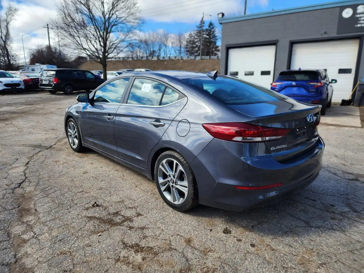 Hyundai ELANTRA снимка Hyundai ELANTRA