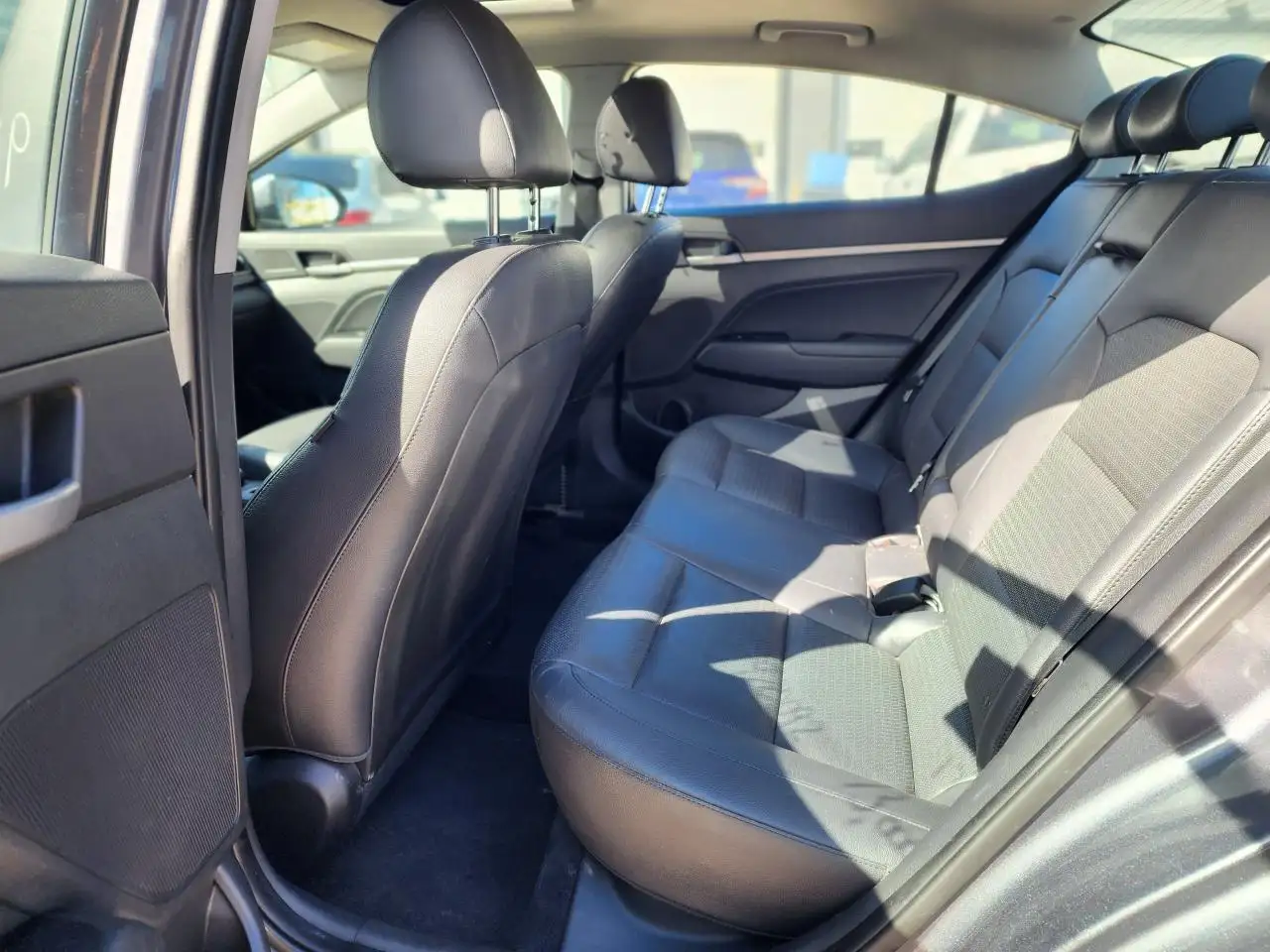 Hyundai ELANTRA снимка Hyundai ELANTRA