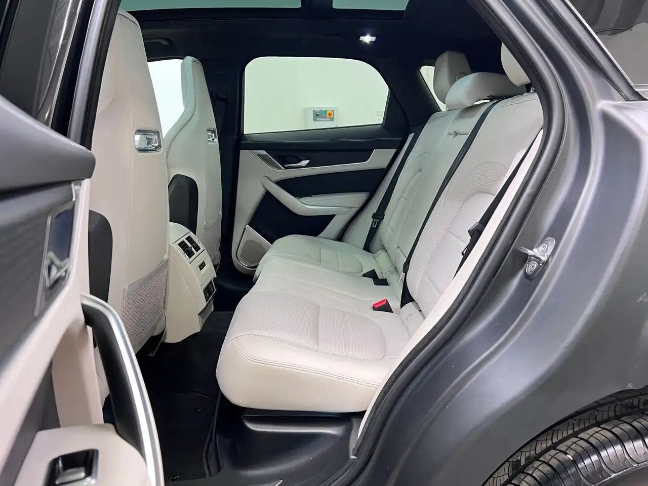 Jaguar F-Pace снимка Jaguar F-Pace