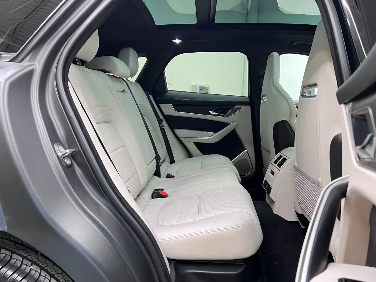 Jaguar F-Pace снимка Jaguar F-Pace