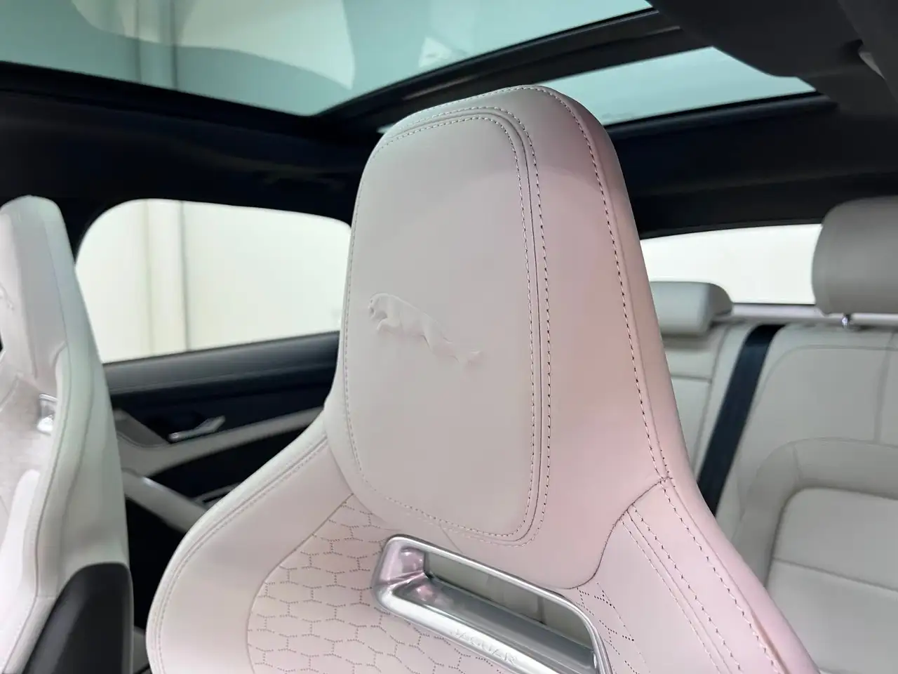 Jaguar F-Pace снимка Jaguar F-Pace