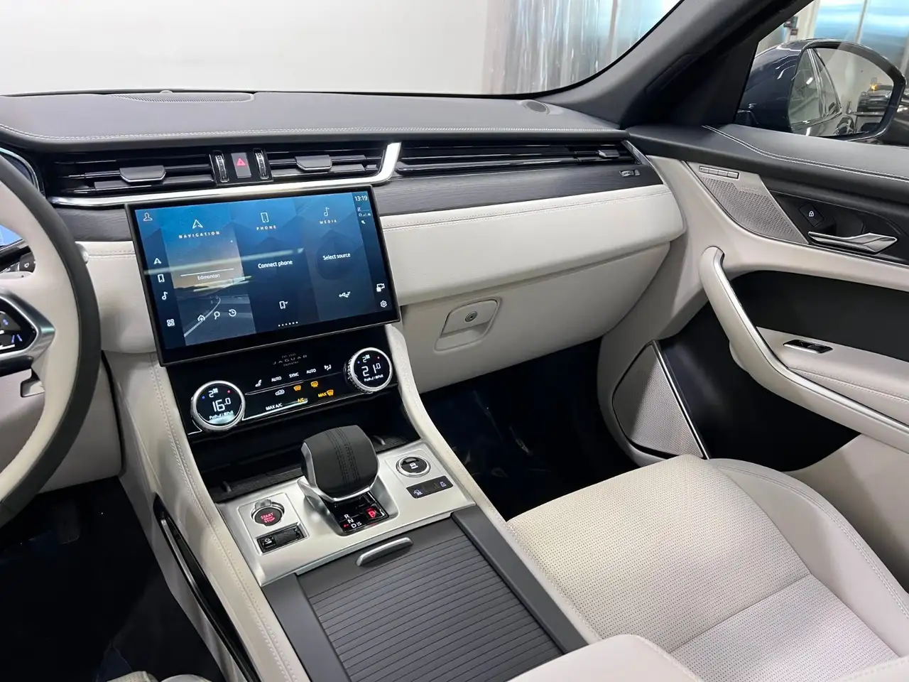Jaguar F-Pace снимка Jaguar F-Pace