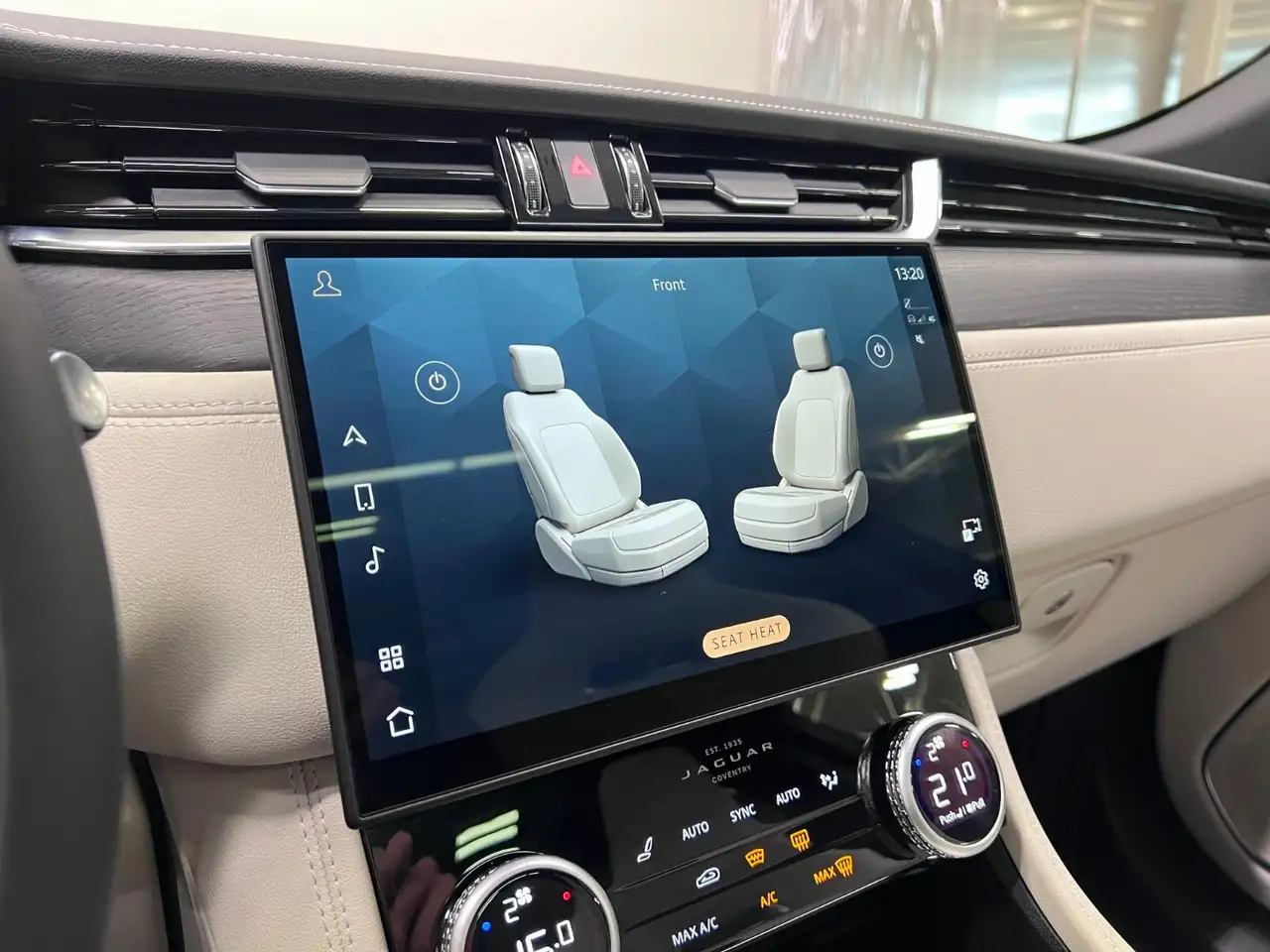 Jaguar F-Pace снимка Jaguar F-Pace