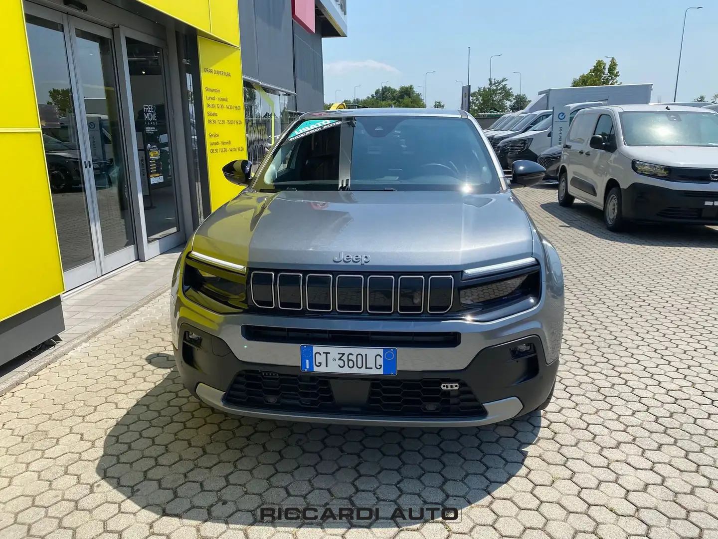 Jeep Avenger 1.2 Turbo 100 CV Summit Gris - 2