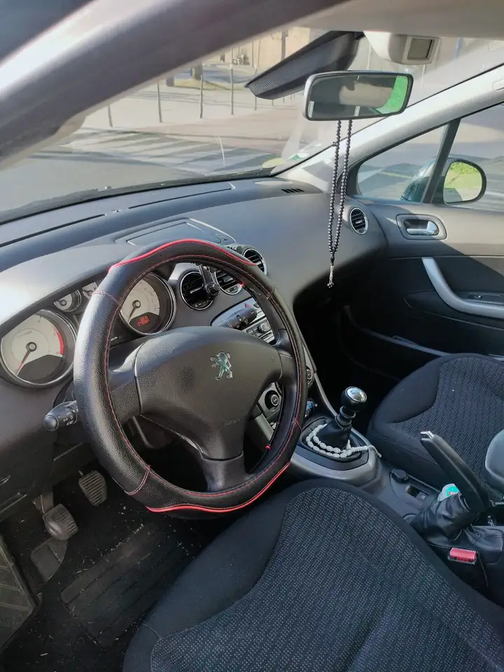 Peugeot 308 SW 1.6 HDi 112ch FAP BVM6 Navteq