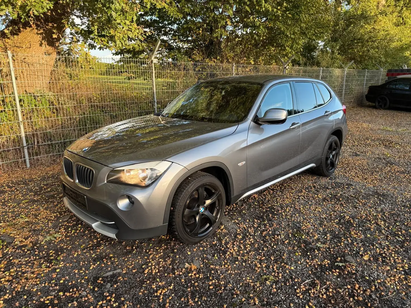 BMW X1 Baureihe X1 18 i sDrive GJR PDC V+H Grau - 1
