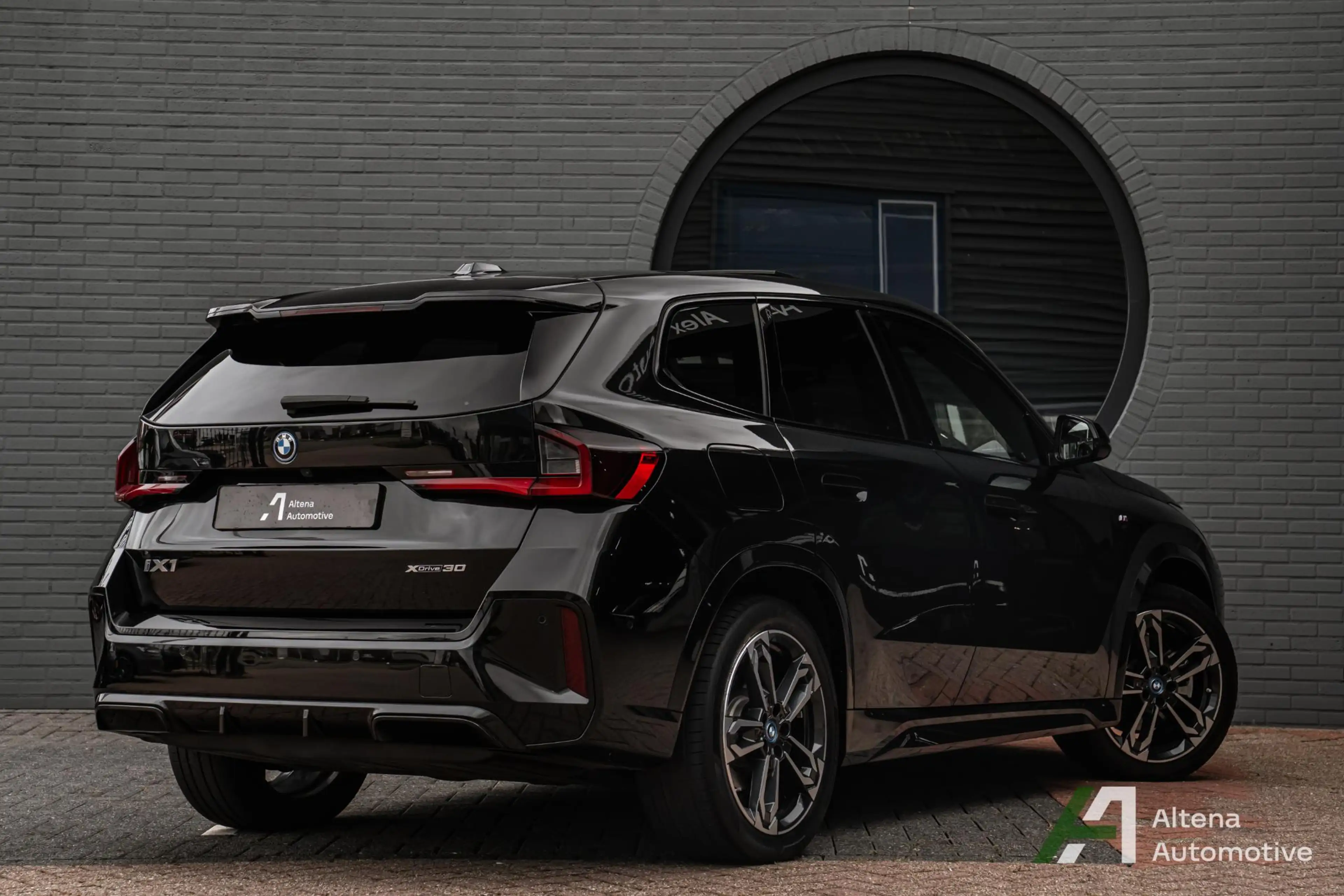 BMW iX1 xDrive30 64,7 kWh M-sport, BTW, Harman Kardon, com — photo 2