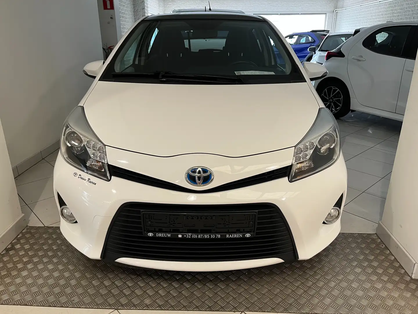 Toyota Yaris 1.5i VVT-i Hybrid Style E-CVT Weiß - 1