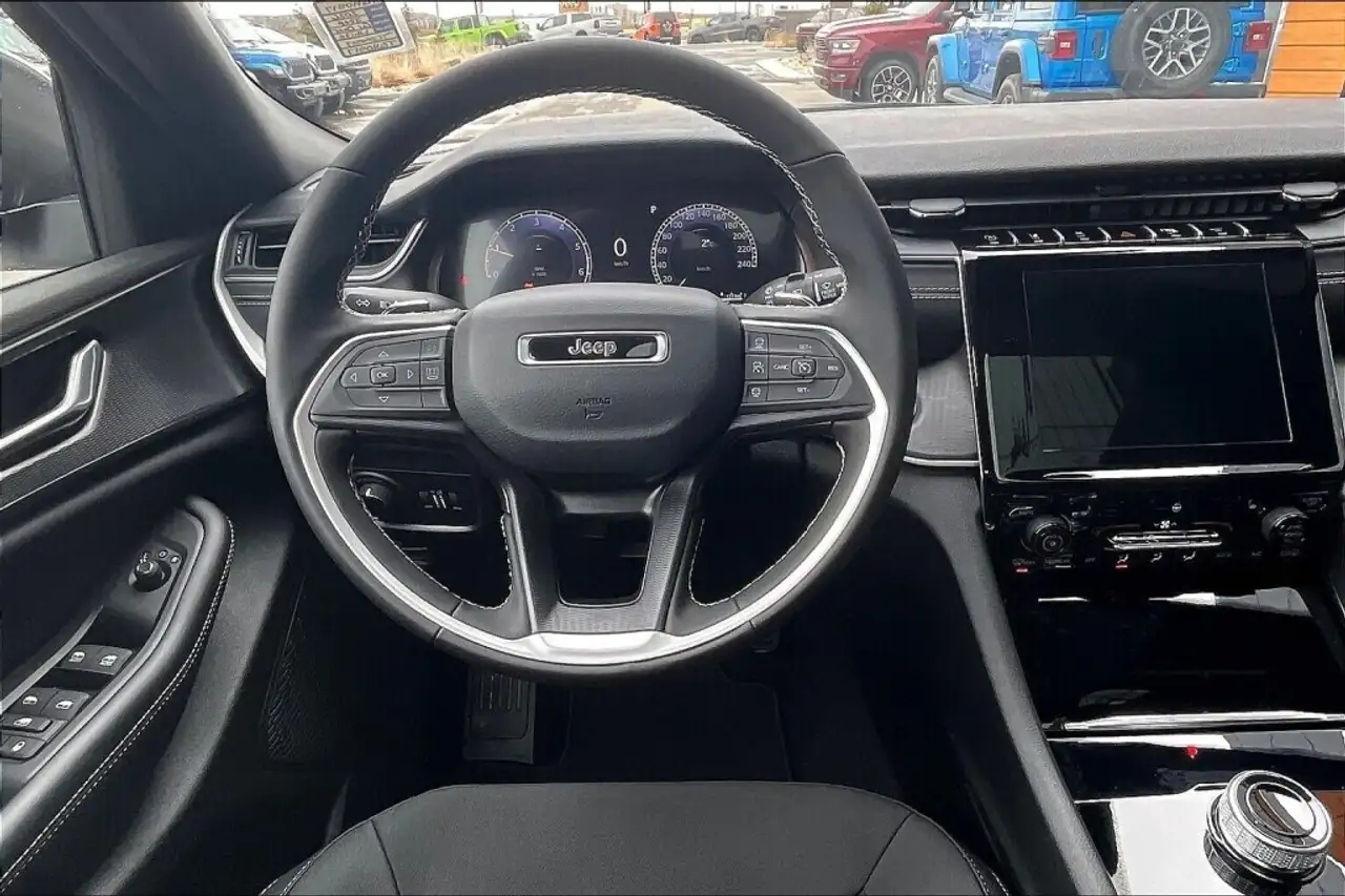 Jeep Grand Cherokee снимка Jeep Grand Cherokee