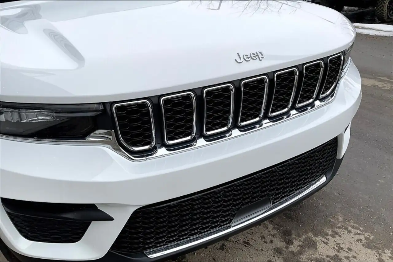 Jeep Grand Cherokee снимка Jeep Grand Cherokee