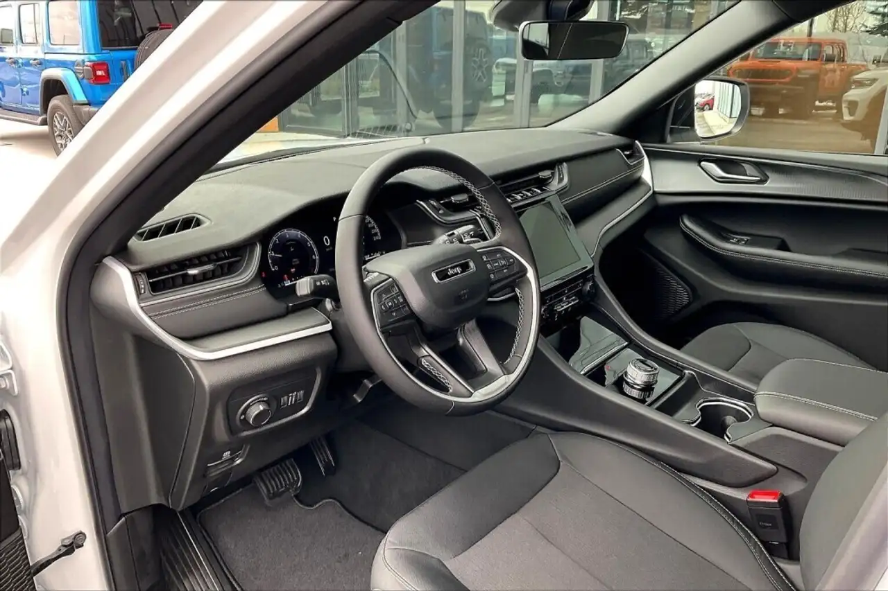 Jeep Grand Cherokee снимка Jeep Grand Cherokee