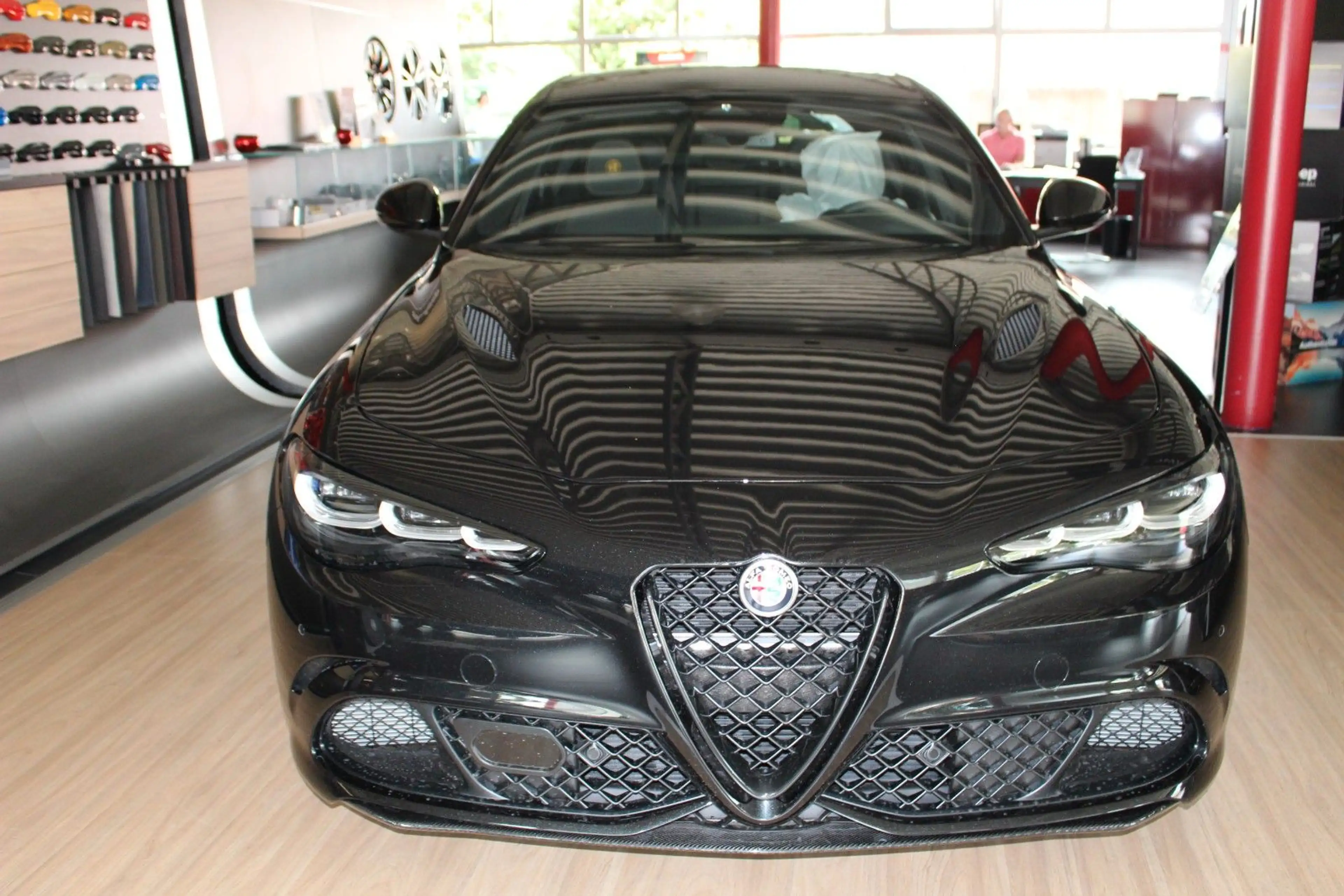 Alfa Romeo Giulia Quadrifoglio Oro AKRAPOVIC — photo 5