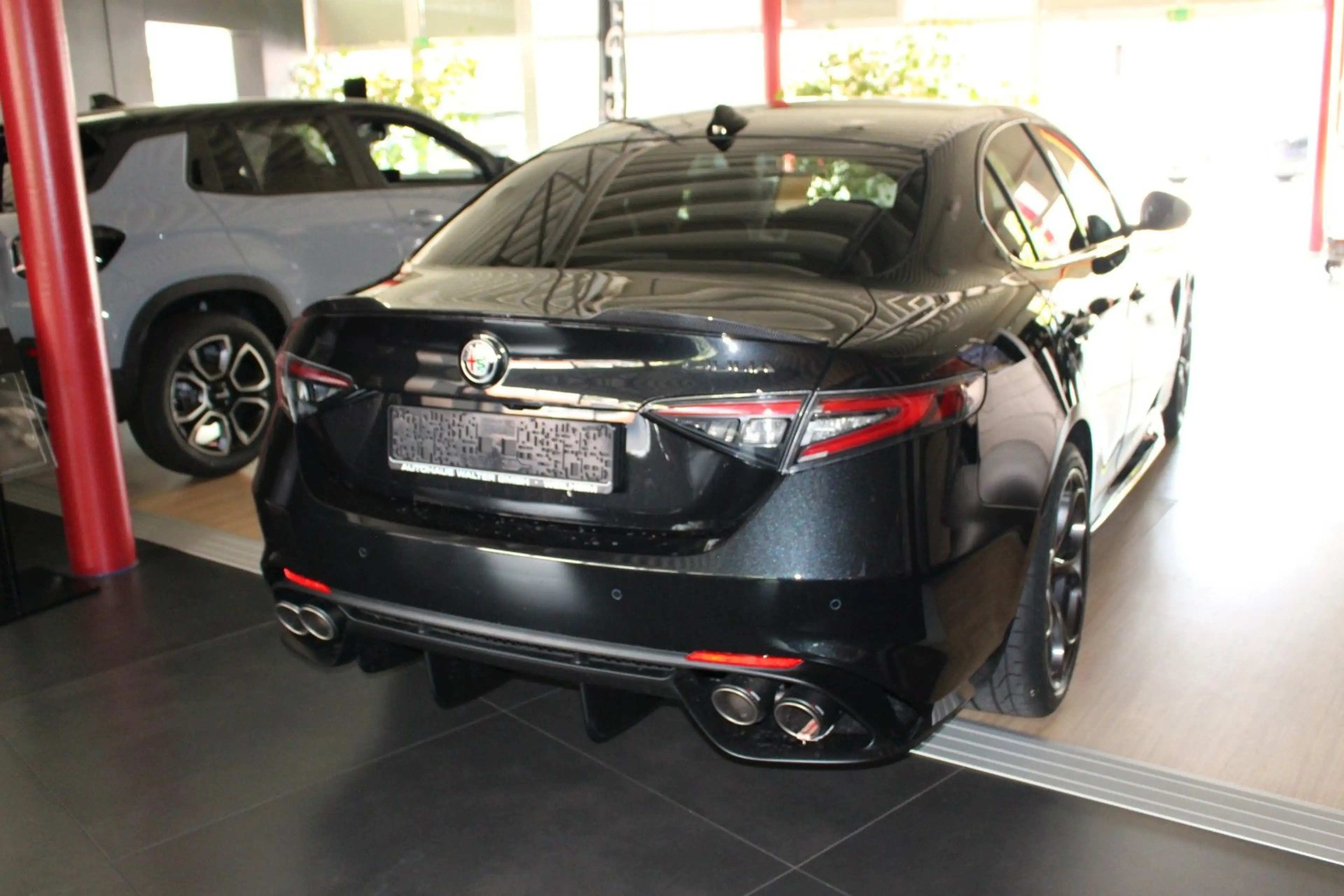 Alfa Romeo Giulia Quadrifoglio Oro AKRAPOVIC — photo 4