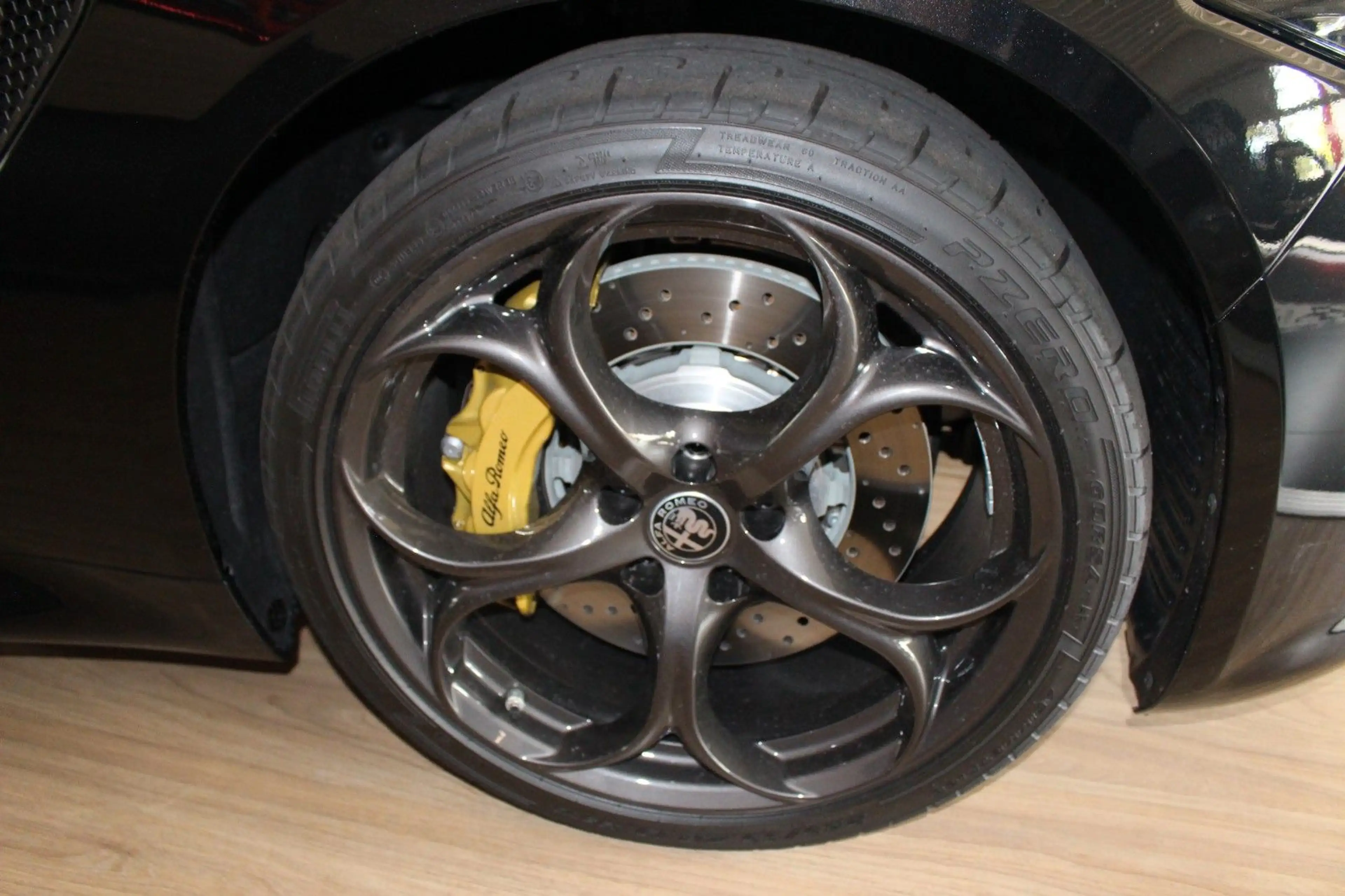 Alfa Romeo Giulia Quadrifoglio Oro AKRAPOVIC — photo 12
