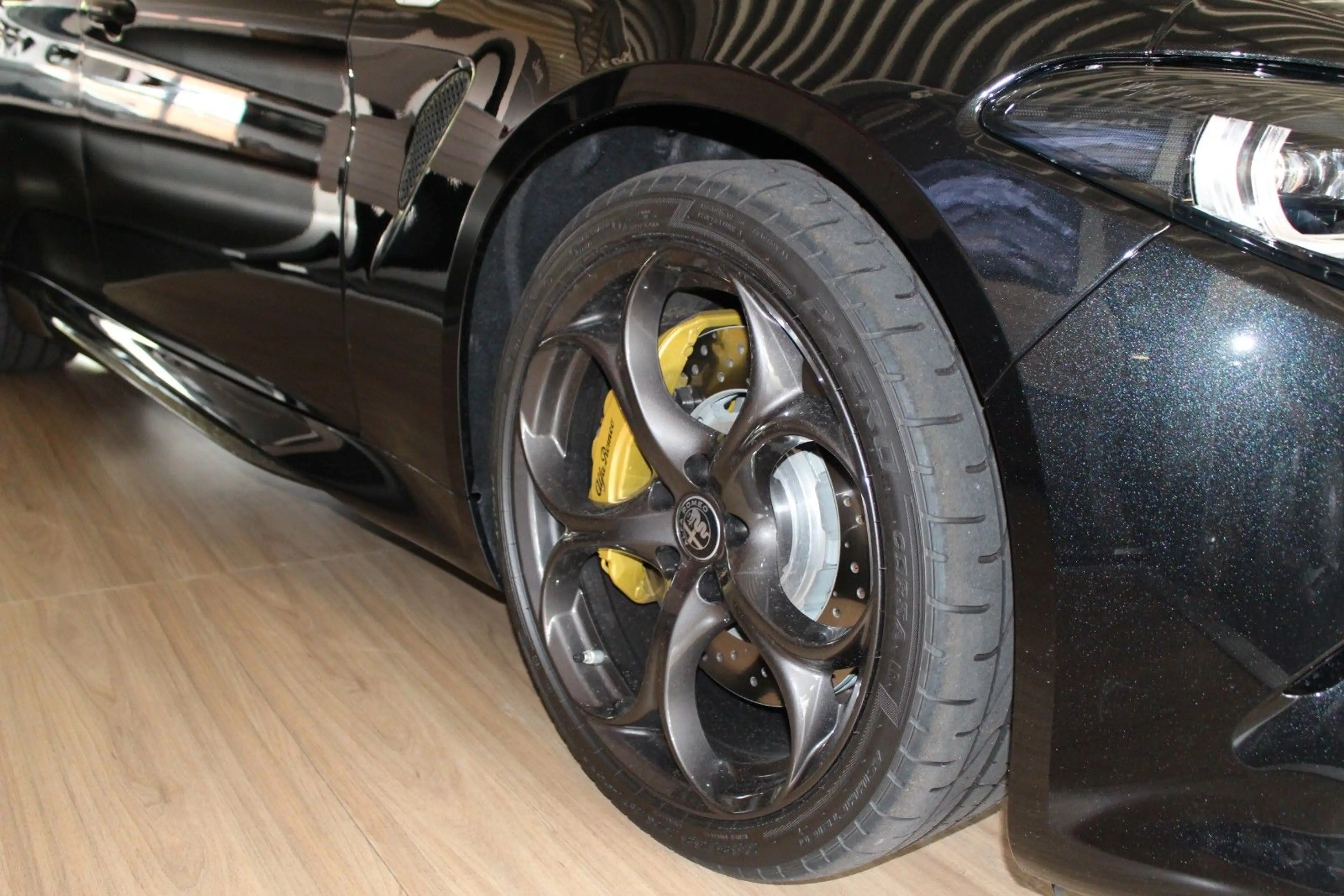 Alfa Romeo Giulia Quadrifoglio Oro AKRAPOVIC — photo 11