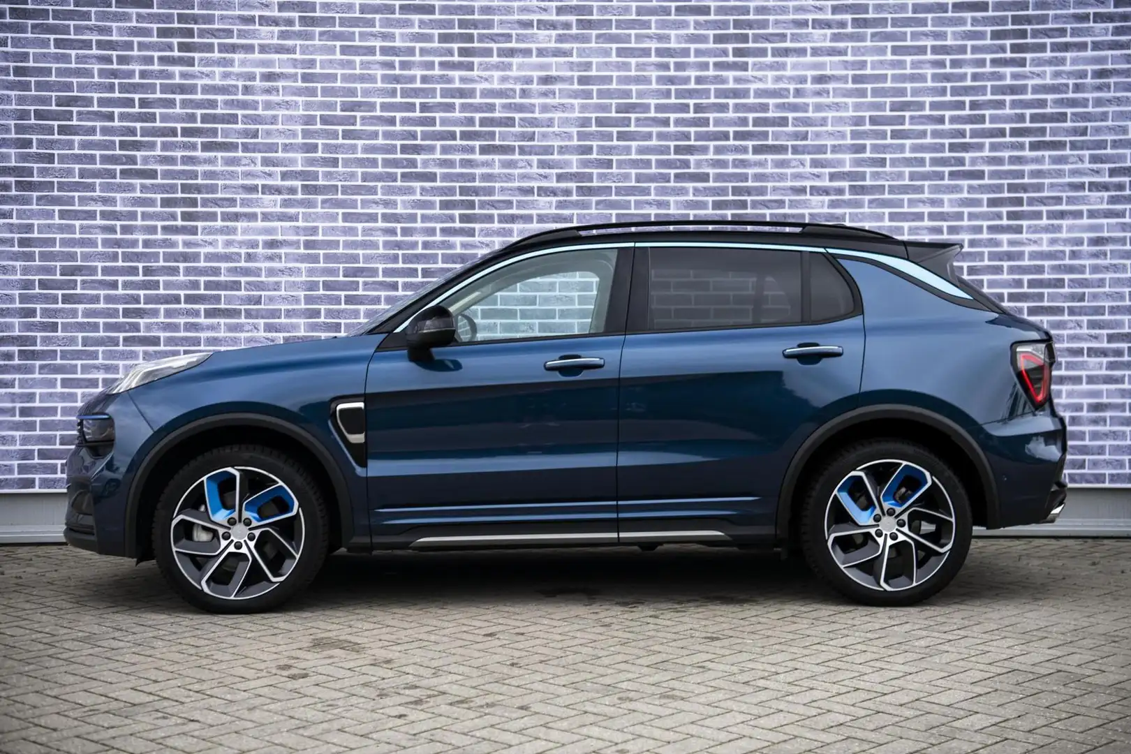 Lynk & Co 01 Plug-in Hybrid | 69 KM Elektrisch Rijden | Panoram Blauw - 2