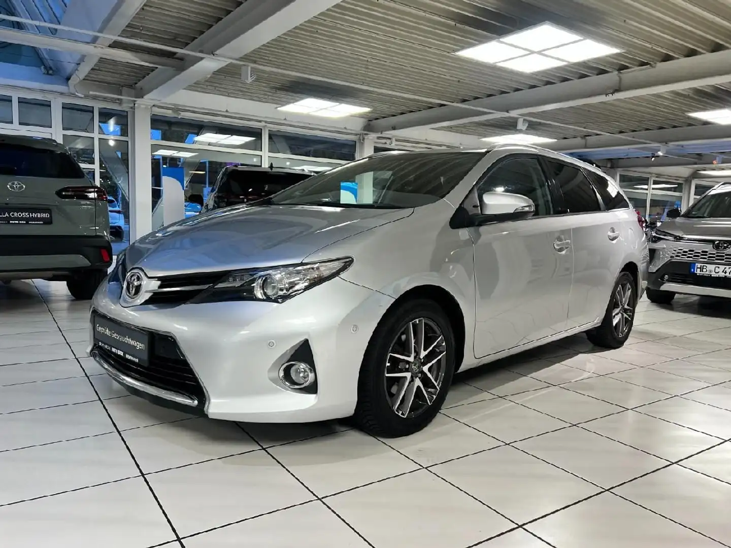 Toyota Auris 1.6l Edition Zilver - 1