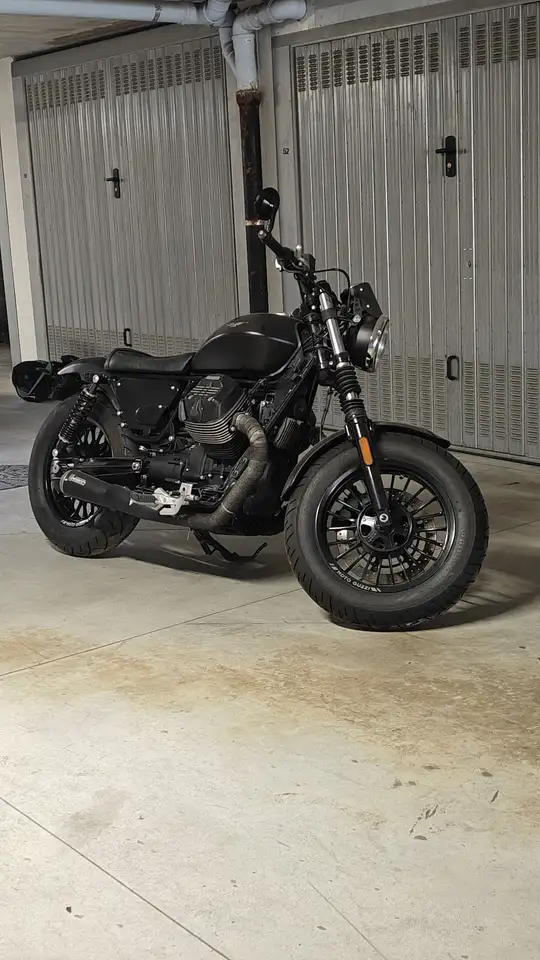 Moto Guzzi V 9