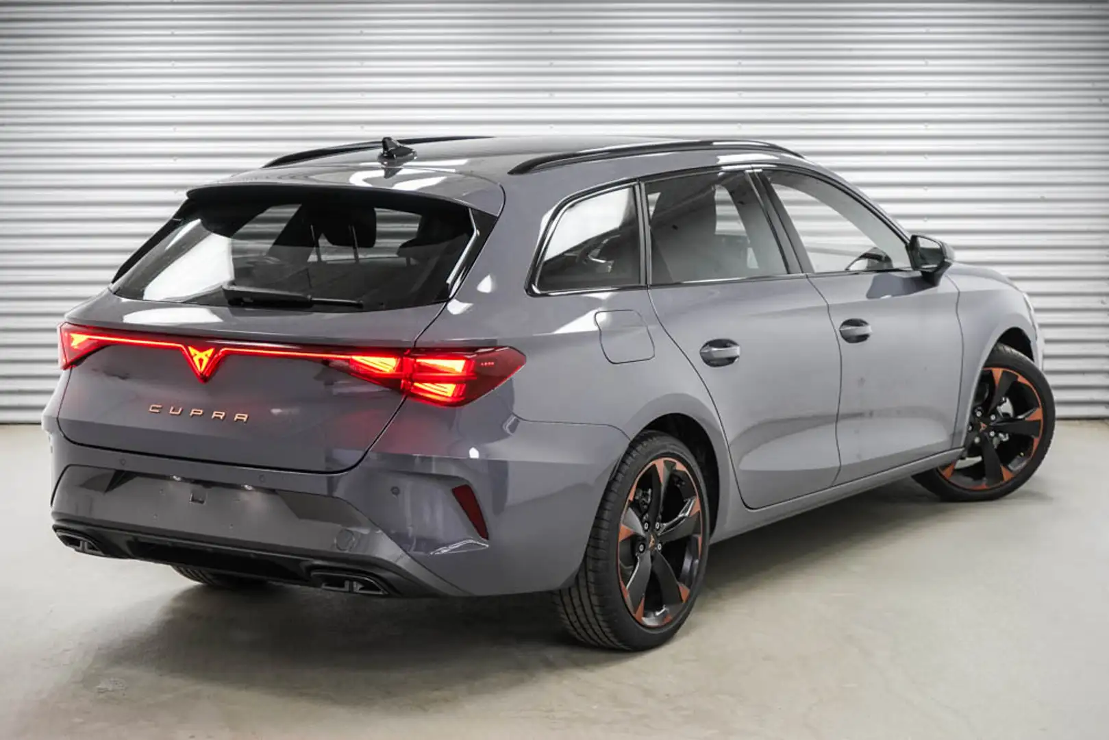CUPRA Leon 1,5 eTSI DSG Kombi Grijs - 2