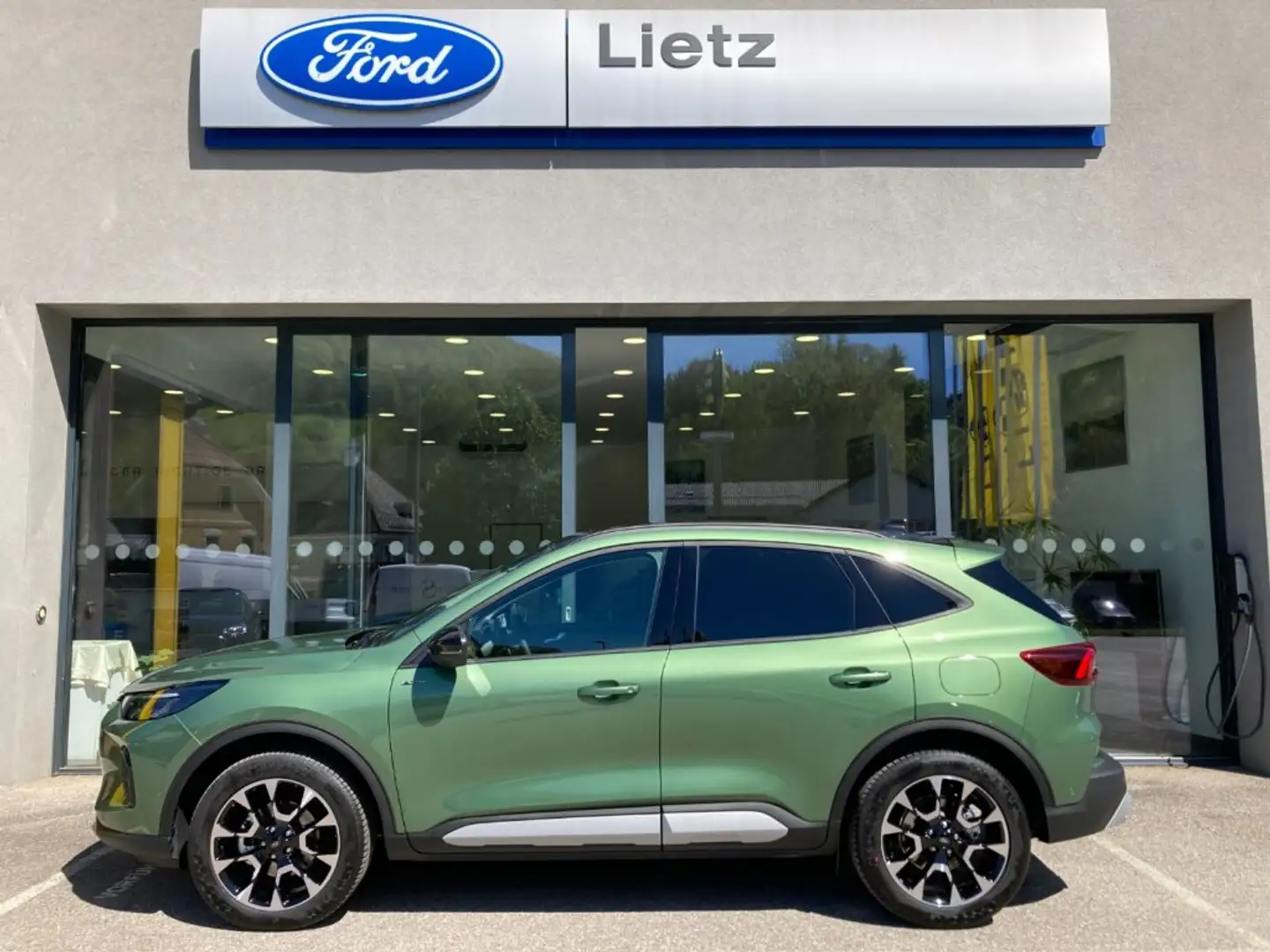 Ford Kuga Active X 2,5Duratec FHEV AWD Grün - 1