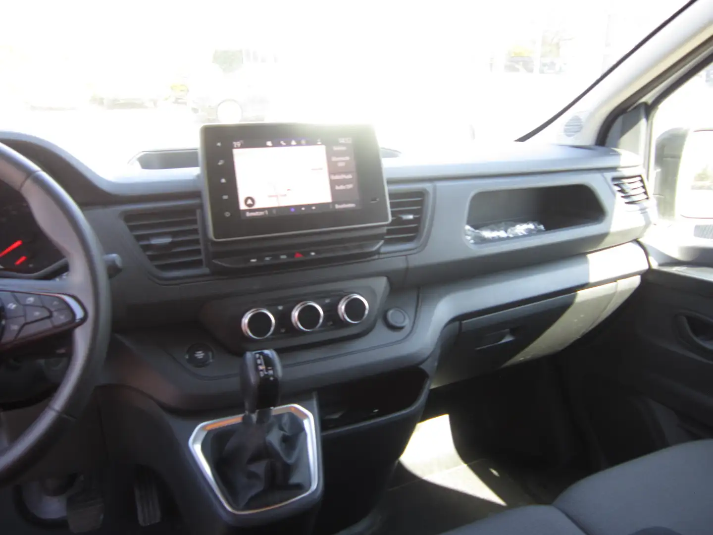 Renault Trafic Blue dCi 150 EDC L2H1 Komfort, Anhängerkupplung Weiß - 2