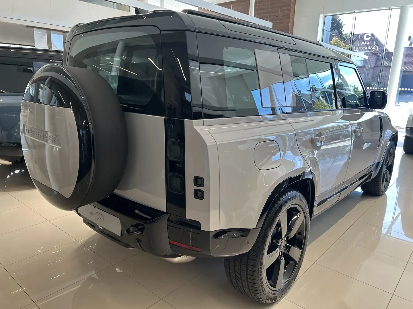 Land Rover Defender X-DYNAMIC HSE Beige - 2