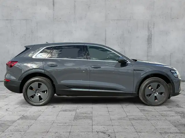 Audi Q8 E-Tron view 7