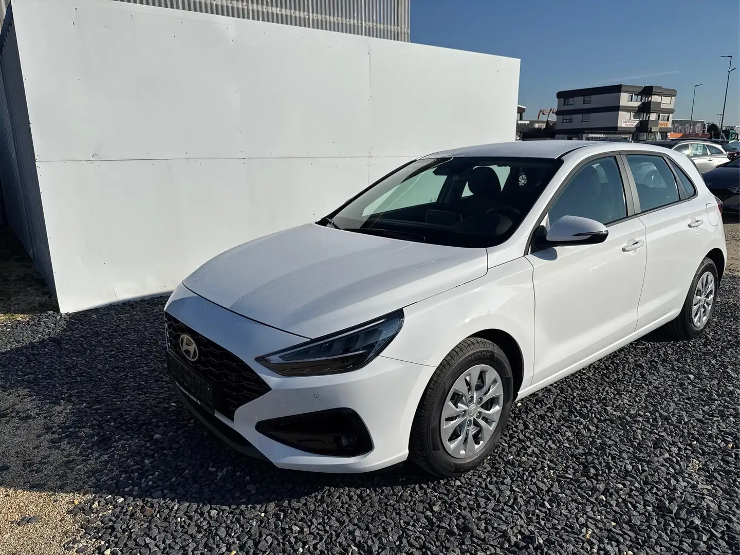 Hyundai i30 STYLE NAVI LED RFK PDC 1.5 MPI 70,6kW96PS EURO6... Weiß - 1