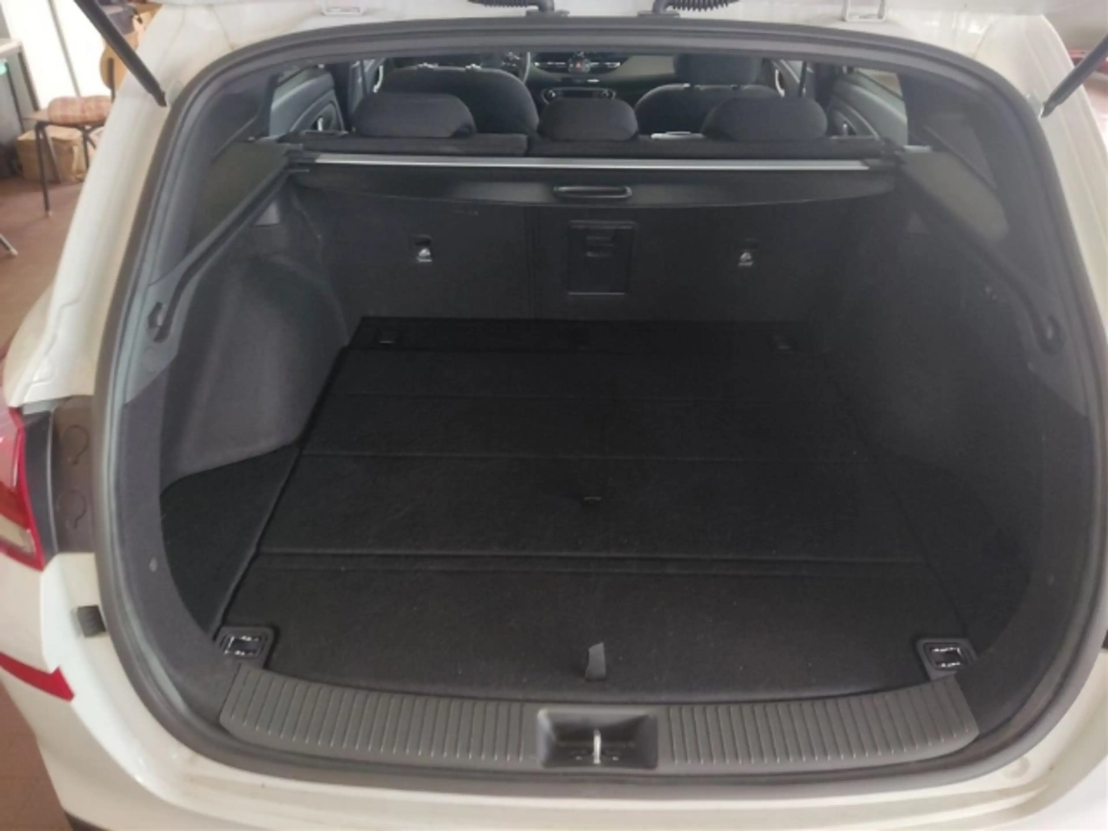 Hyundai i30 Mild-Hybrid 1.5 T-GDI Advantage Allwetterreifen+Na — photo 12