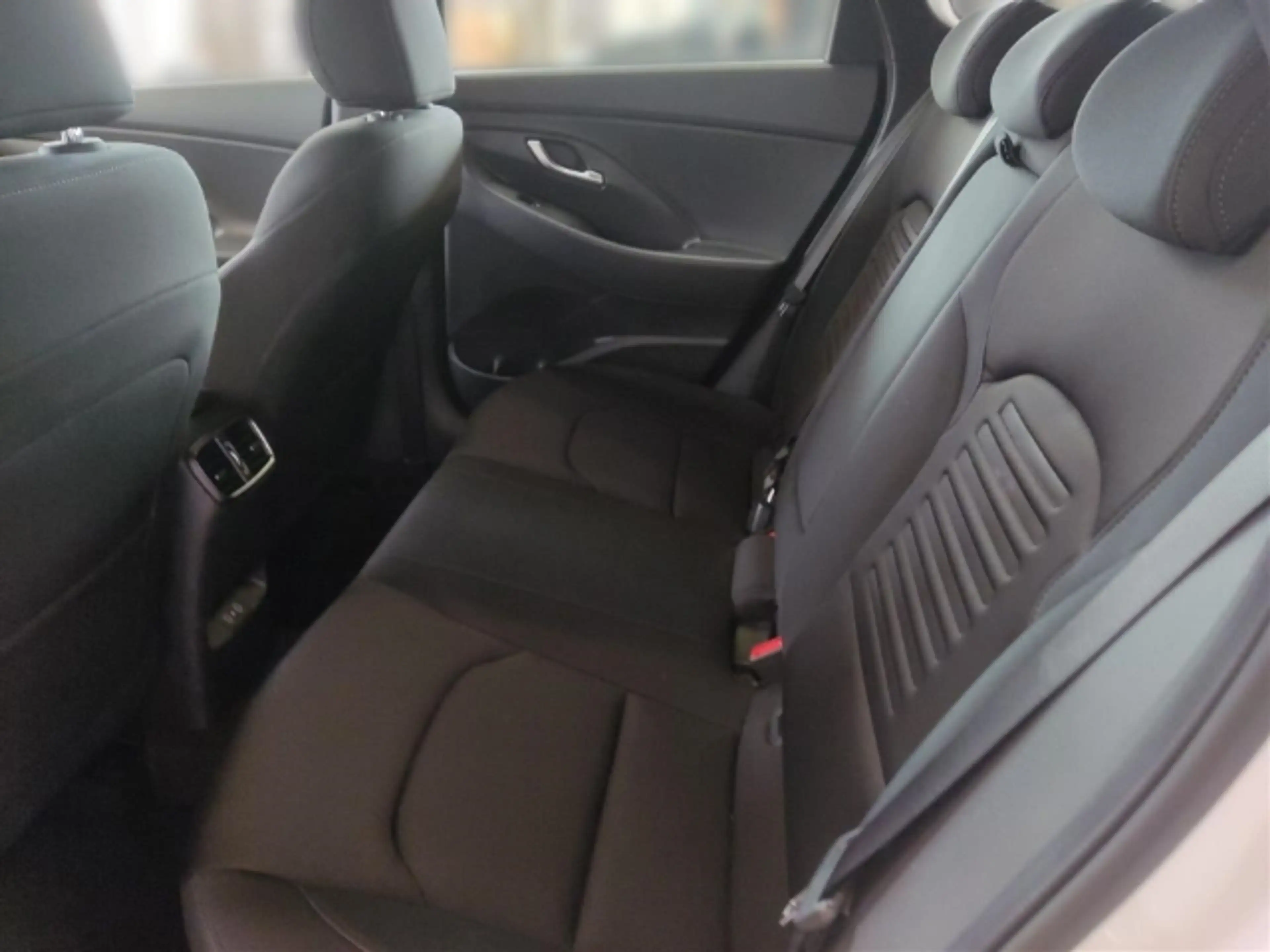 Hyundai i30 Mild-Hybrid 1.5 T-GDI Advantage Allwetterreifen+Na — photo 10