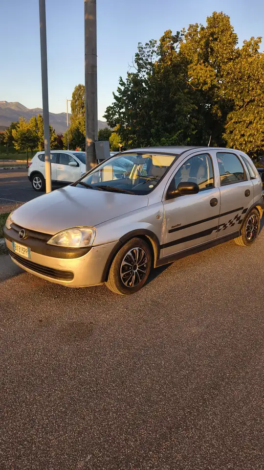 Opel Corsa 5p 1.2 16v Edition2000, foto 4