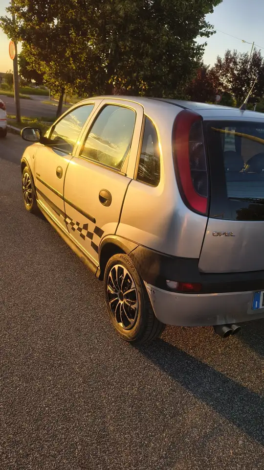 Opel Corsa 5p 1.2 16v Edition2000, foto 2