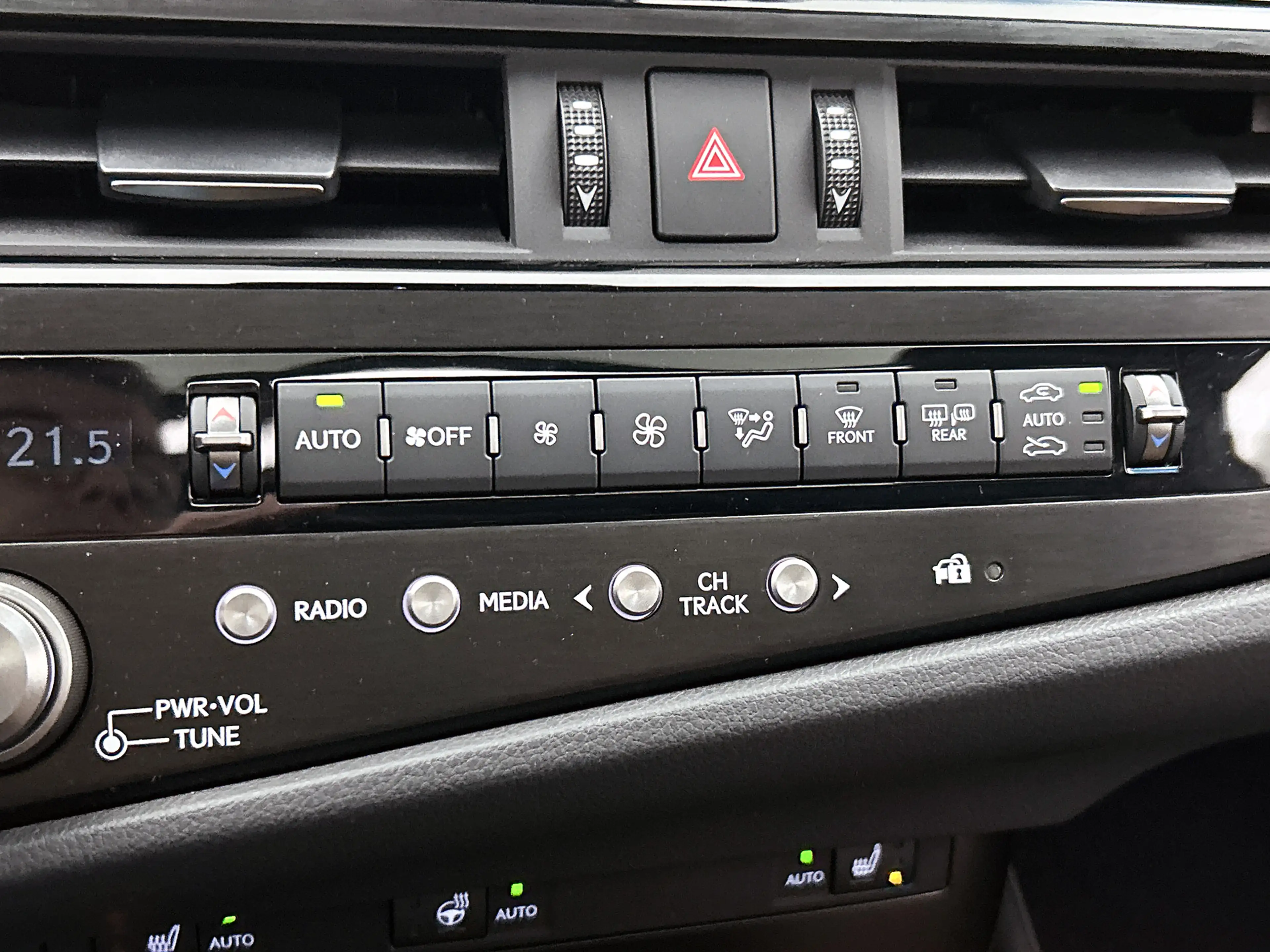 Lexus ES 300 300h Business Line Onderweg-naar-dealer — photo 10