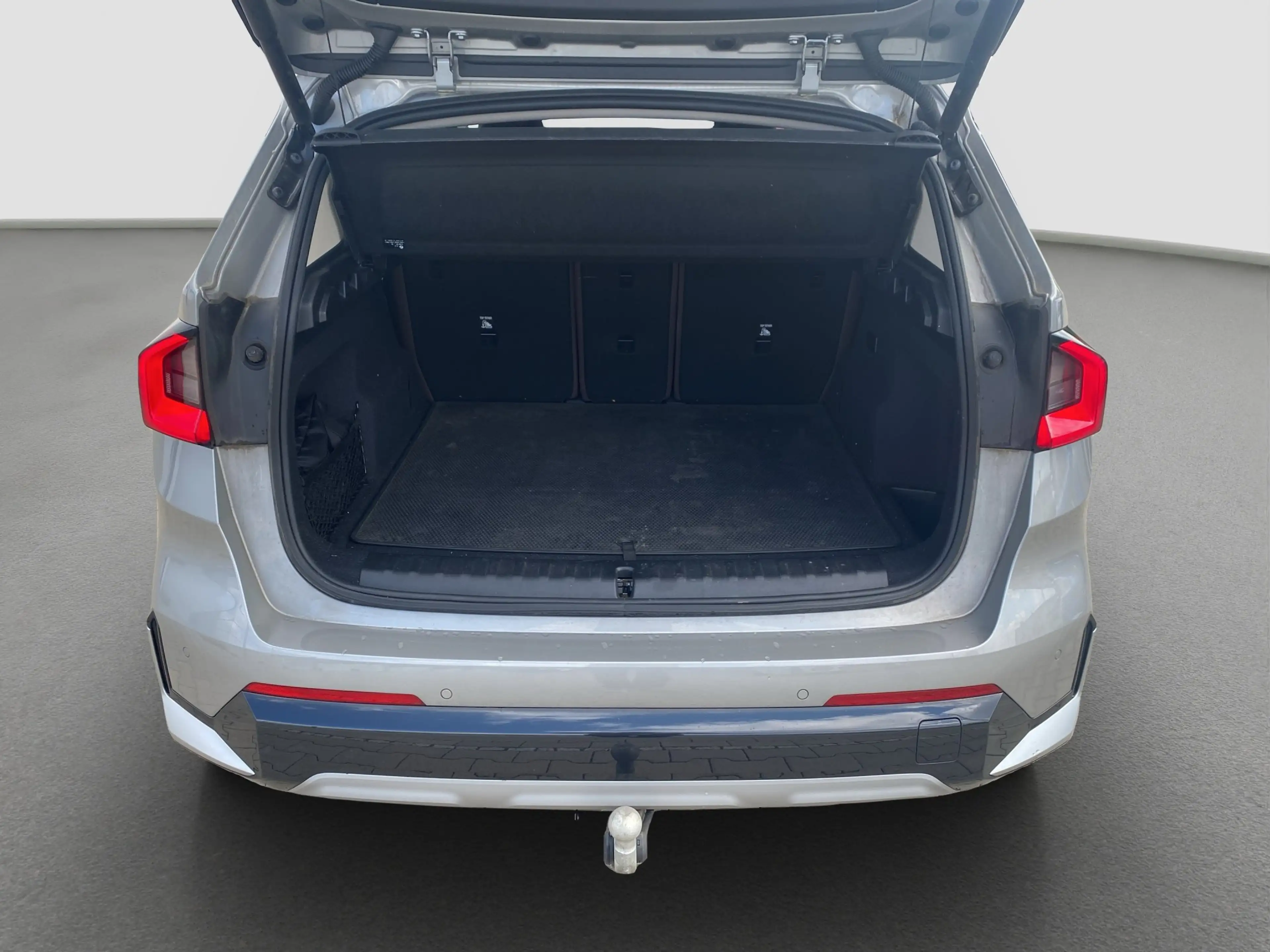 BMW iX1 xDrive30 ACC/AHK/SpurAss/360°/HUD/ParkAss. — photo 10