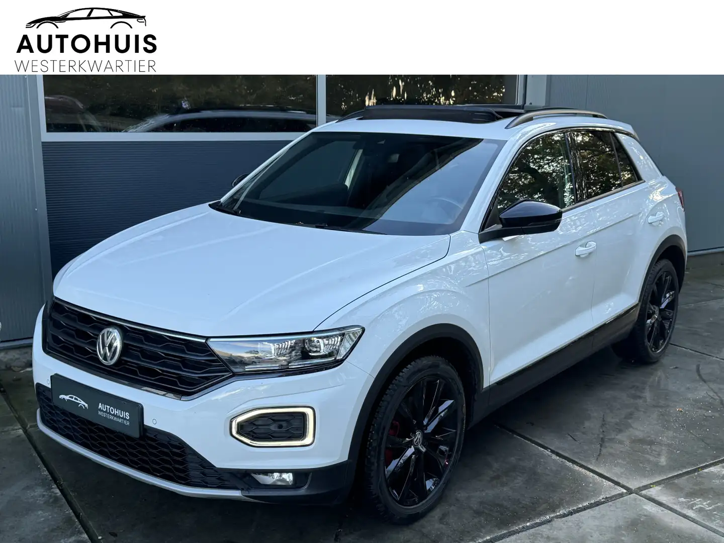 Volkswagen T-Roc 1.5 TSI 150pk DSG Sport Business Panorama Virtual Wit - 1