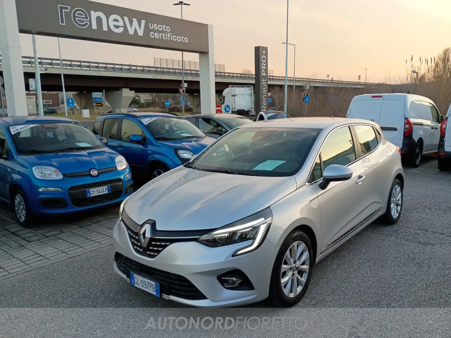 Renault Clio 1.0 tce intens 90cv my21 Gris - 1
