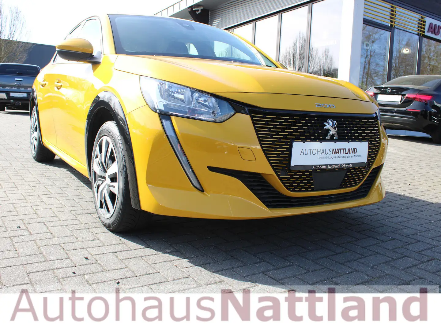 Peugeot e-208 e- Active Klimaautomatik Spurhalteassistent Желтый - 2